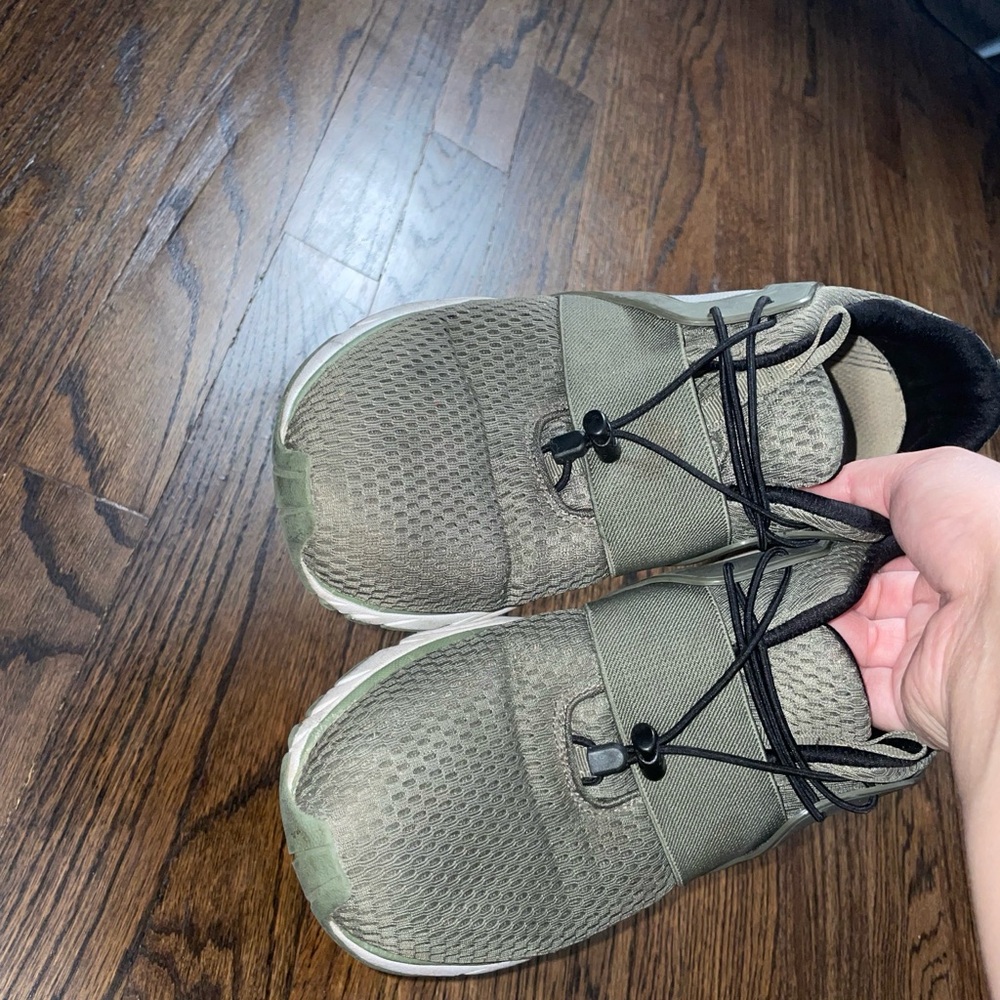 Vionic Sneaker Women’s Size 10 Gently used great condition!